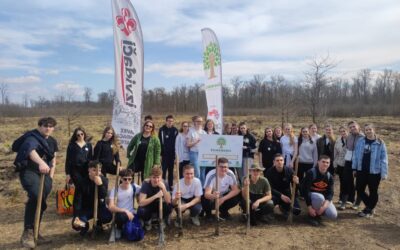 Naši učenici u akciji pošumljavanja